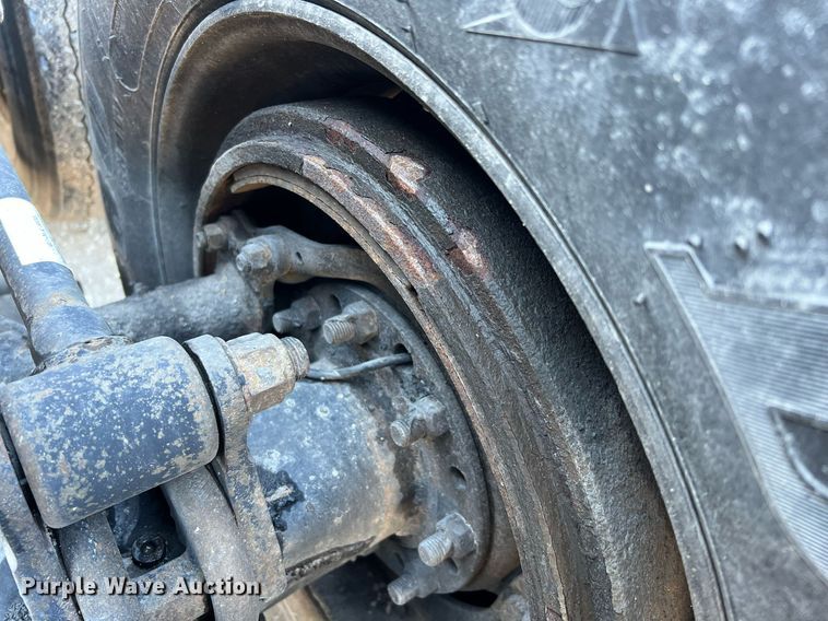 image for item HF9994 2007 Peterbilt 387 semi truck