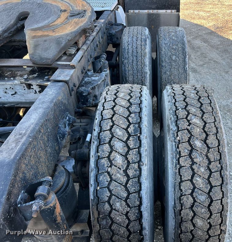 image for item HF9994 2007 Peterbilt 387 semi truck