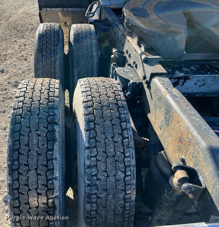 image for item HF9994 2007 Peterbilt 387 semi truck