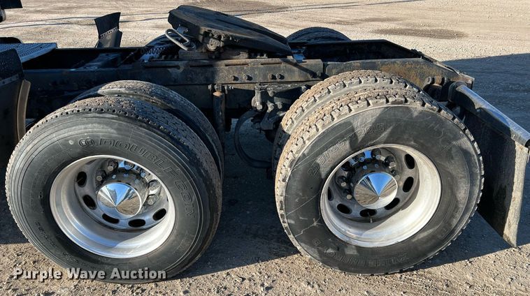 image for item HF9994 2007 Peterbilt 387 semi truck