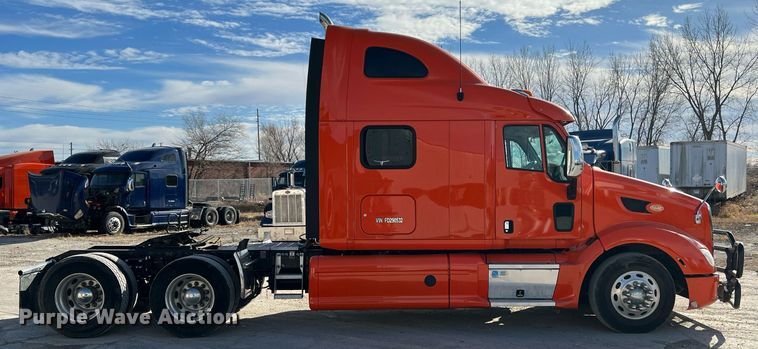 image for item HF9995 2015 Peterbilt 587 semi truck