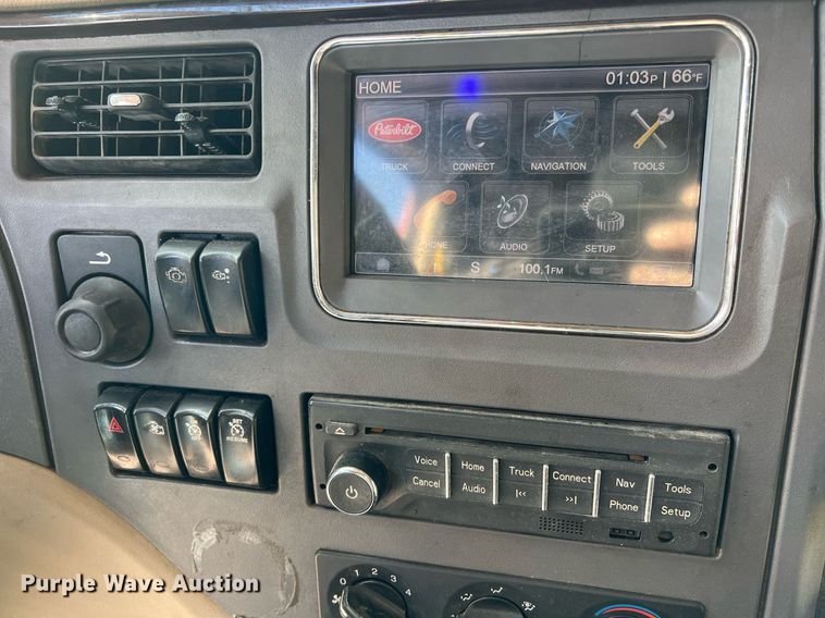 image for item HF9995 2015 Peterbilt 587 semi truck