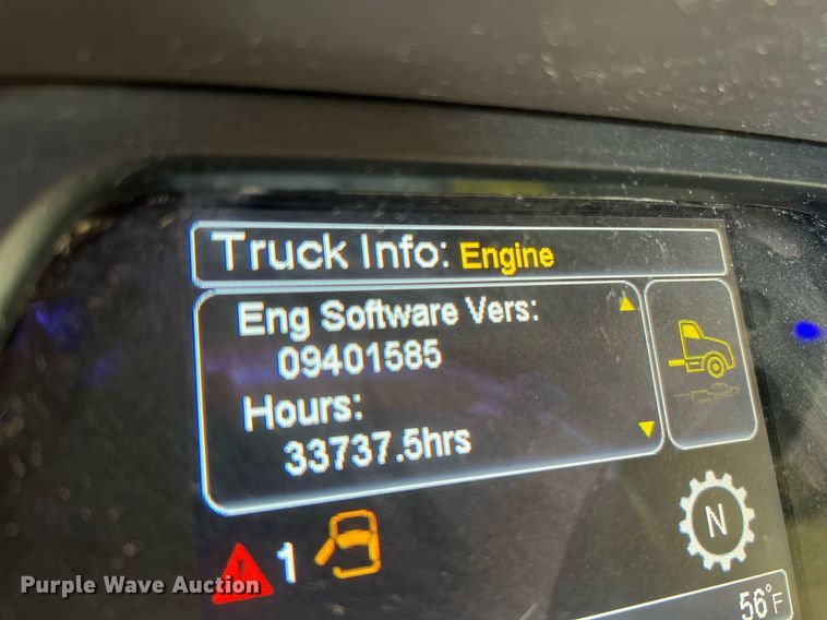 image for item HF9995 2015 Peterbilt 587 semi truck