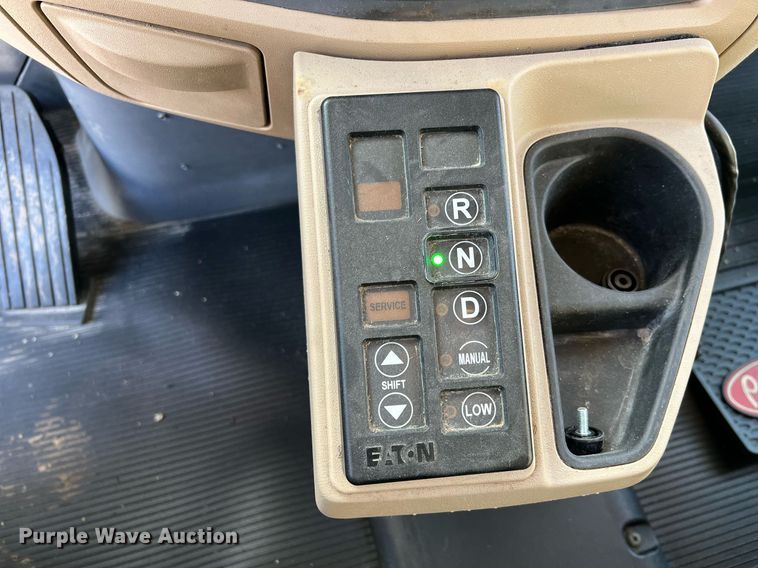 image for item HF9995 2015 Peterbilt 587 semi truck