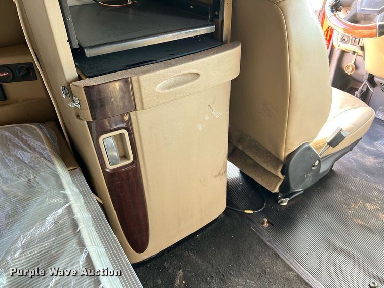 image for item HF9995 2015 Peterbilt 587 semi truck