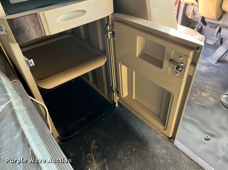 image for item HF9995 2015 Peterbilt 587 semi truck