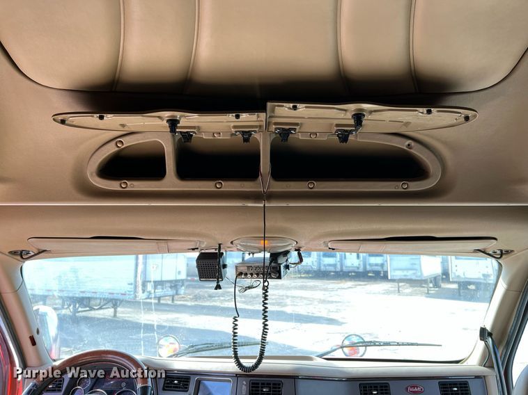 image for item HF9995 2015 Peterbilt 587 semi truck