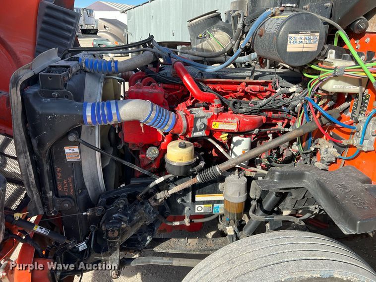 image for item HF9995 2015 Peterbilt 587 semi truck