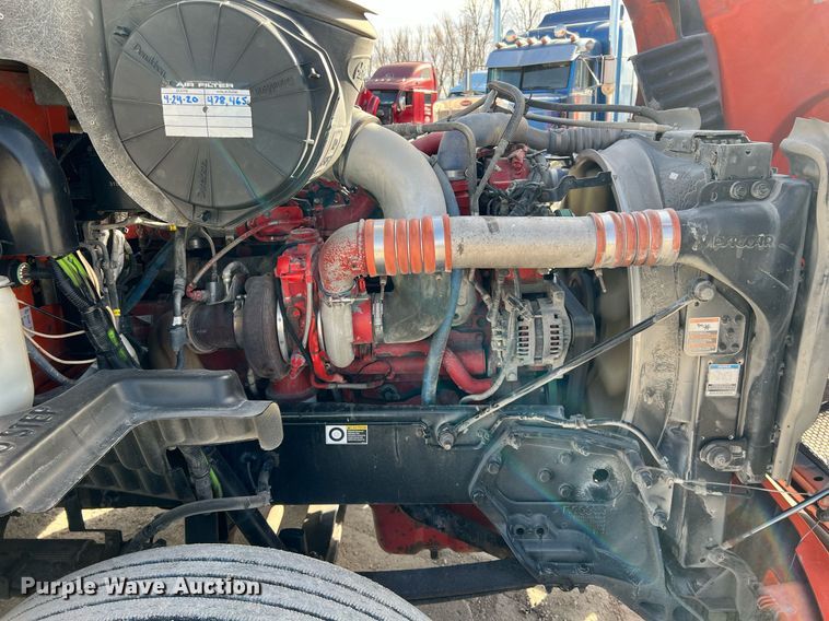 image for item HF9995 2015 Peterbilt 587 semi truck