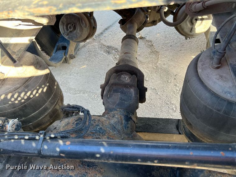 image for item HF9995 2015 Peterbilt 587 semi truck