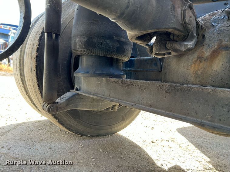 image for item HF9995 2015 Peterbilt 587 semi truck