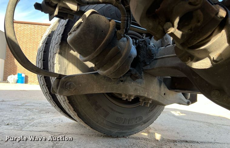 image for item HF9995 2015 Peterbilt 587 semi truck