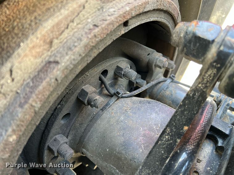 image for item HF9995 2015 Peterbilt 587 semi truck