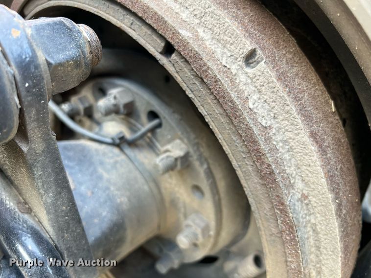 image for item HF9995 2015 Peterbilt 587 semi truck