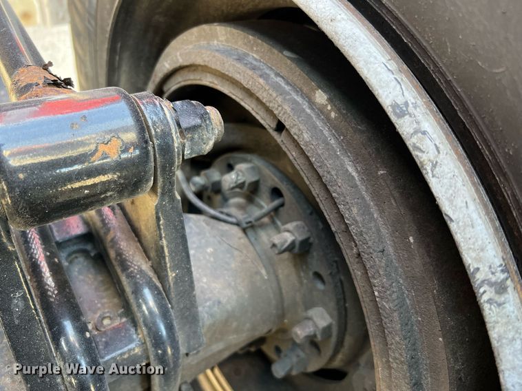 image for item HF9995 2015 Peterbilt 587 semi truck