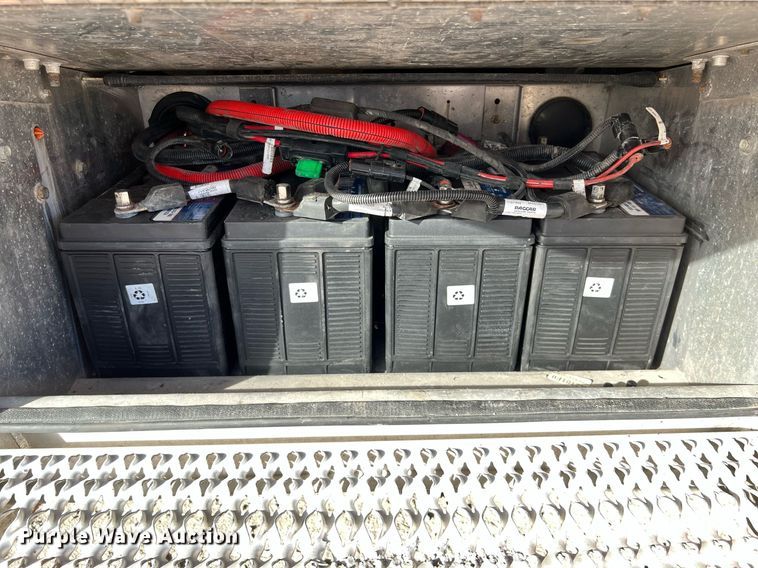 image for item HF9995 2015 Peterbilt 587 semi truck