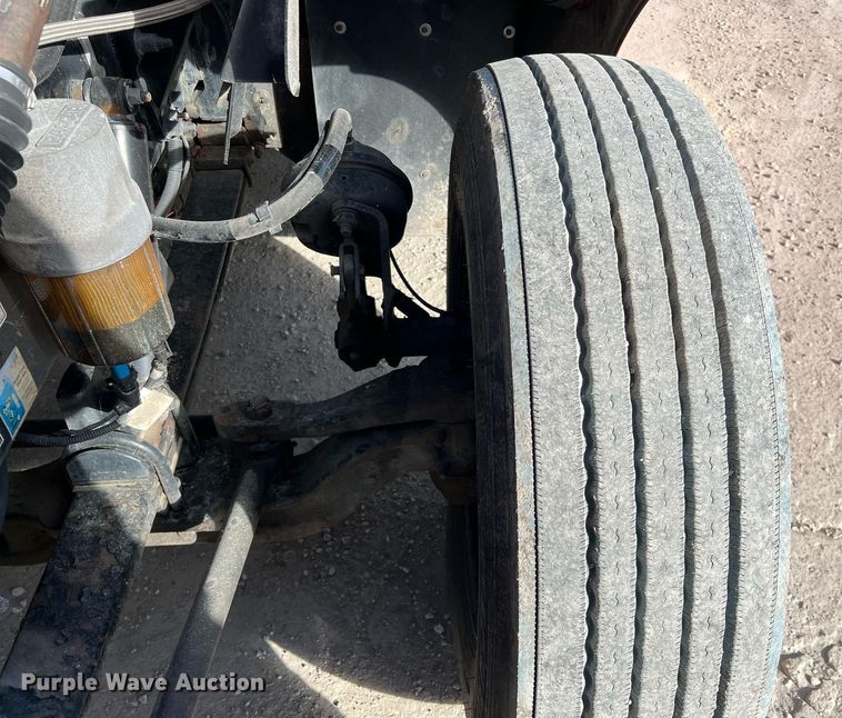 image for item HF9995 2015 Peterbilt 587 semi truck