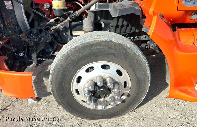 image for item HF9995 2015 Peterbilt 587 semi truck