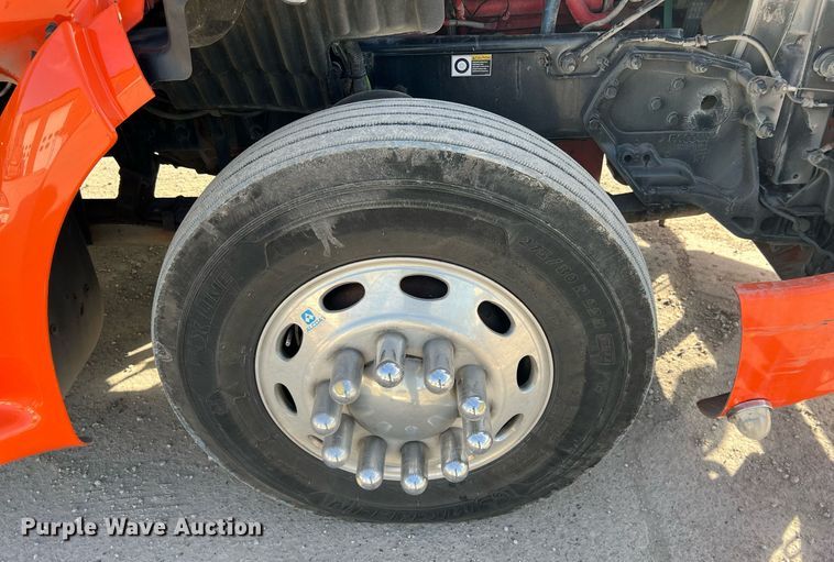 image for item HF9995 2015 Peterbilt 587 semi truck