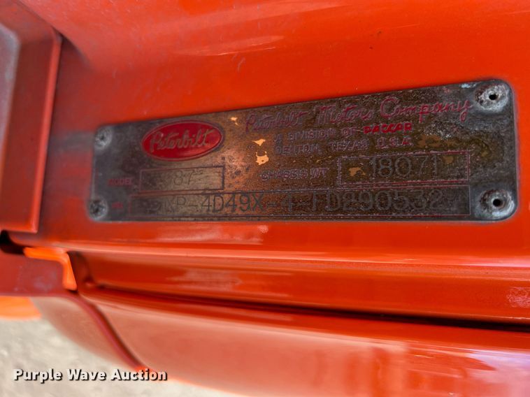 image for item HF9995 2015 Peterbilt 587 semi truck