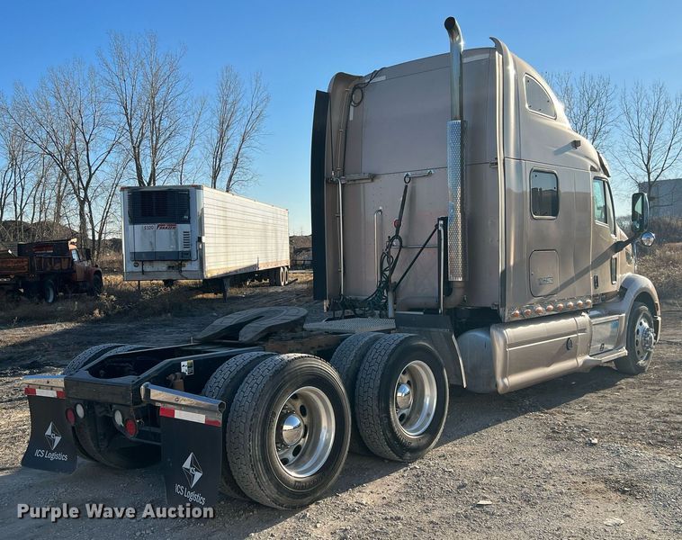 image for item HF9996 2016 Peterbilt  587 semi truck