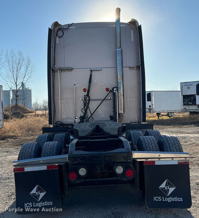 image for item HF9996 2016 Peterbilt  587 semi truck