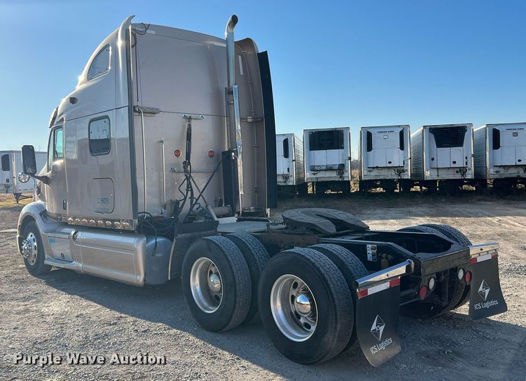 image for item HF9996 2016 Peterbilt  587 semi truck