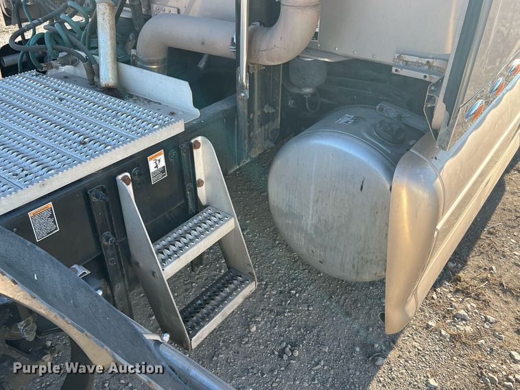 image for item HF9996 2016 Peterbilt  587 semi truck