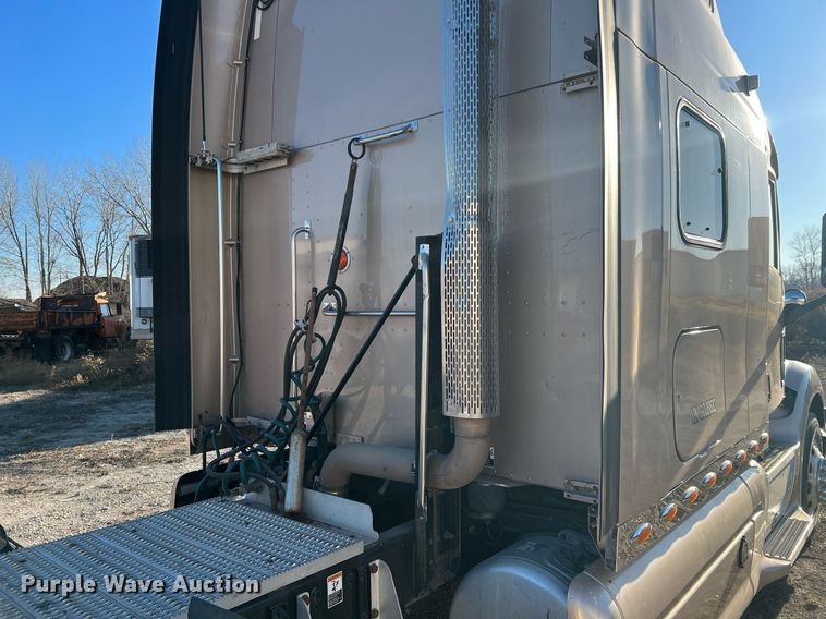 image for item HF9996 2016 Peterbilt  587 semi truck