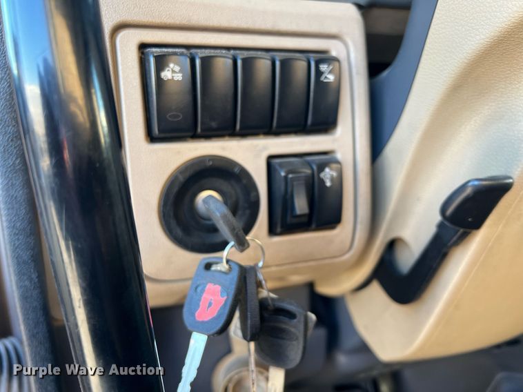 image for item HF9996 2016 Peterbilt  587 semi truck