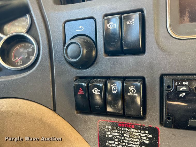 image for item HF9996 2016 Peterbilt  587 semi truck