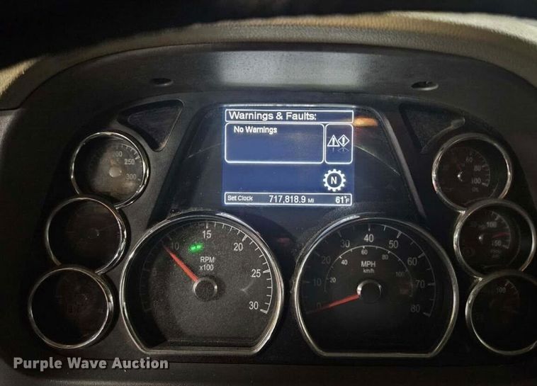 image for item HF9996 2016 Peterbilt  587 semi truck