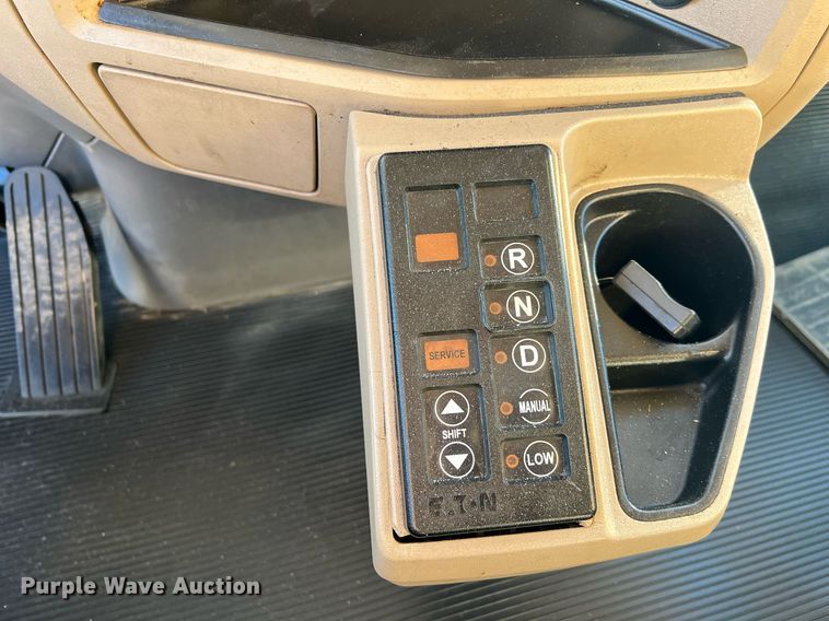 image for item HF9996 2016 Peterbilt  587 semi truck