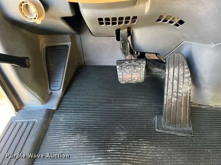 image for item HF9996 2016 Peterbilt  587 semi truck