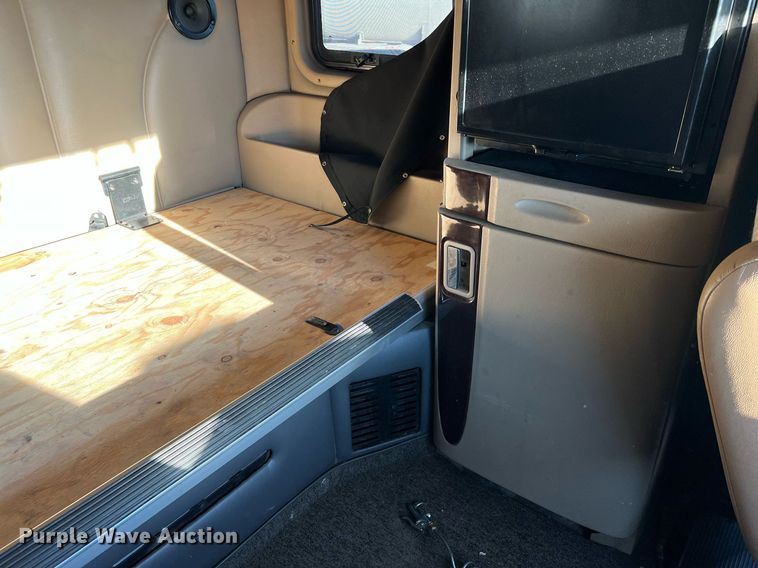 image for item HF9996 2016 Peterbilt  587 semi truck