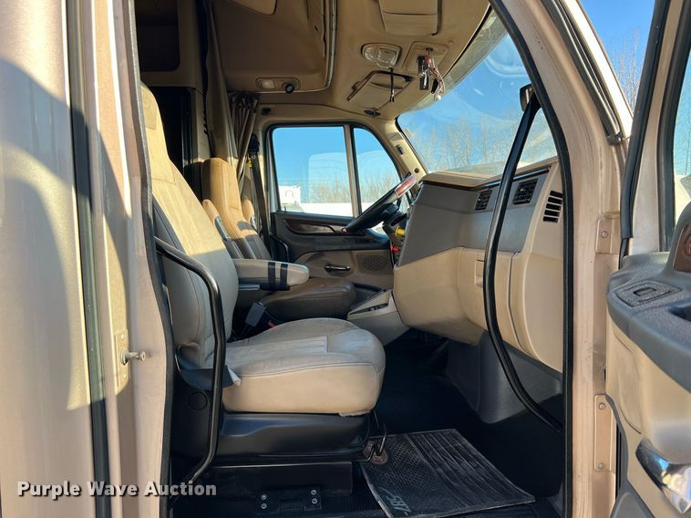 image for item HF9996 2016 Peterbilt  587 semi truck