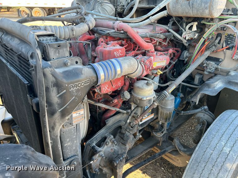 image for item HF9996 2016 Peterbilt  587 semi truck