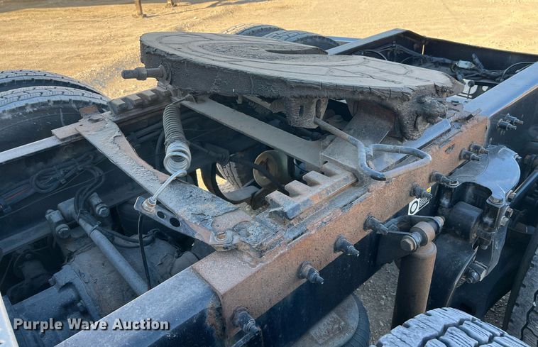 image for item HF9996 2016 Peterbilt  587 semi truck