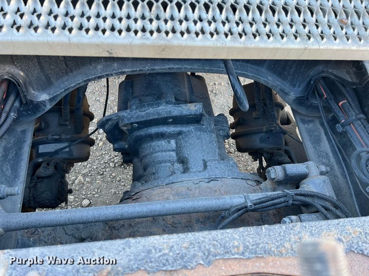 image for item HF9996 2016 Peterbilt  587 semi truck