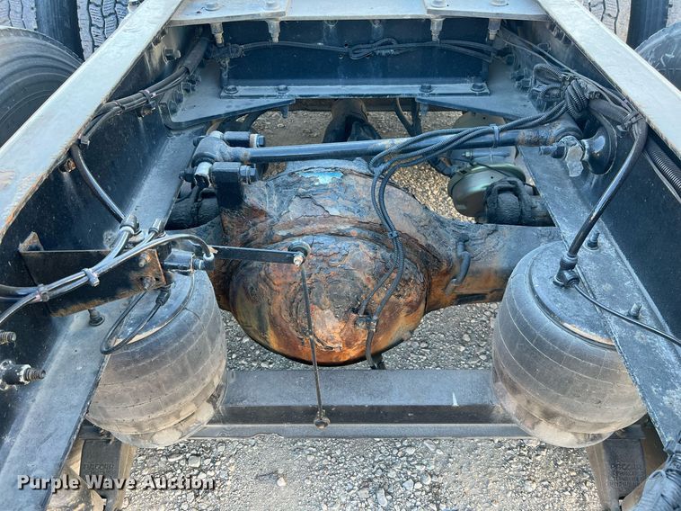 image for item HF9996 2016 Peterbilt  587 semi truck