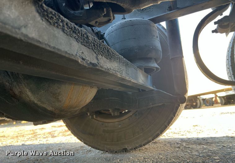 image for item HF9996 2016 Peterbilt  587 semi truck