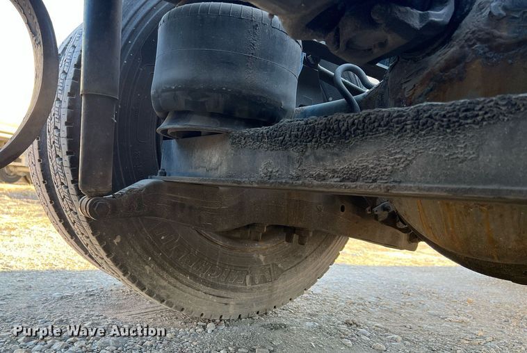 image for item HF9996 2016 Peterbilt  587 semi truck