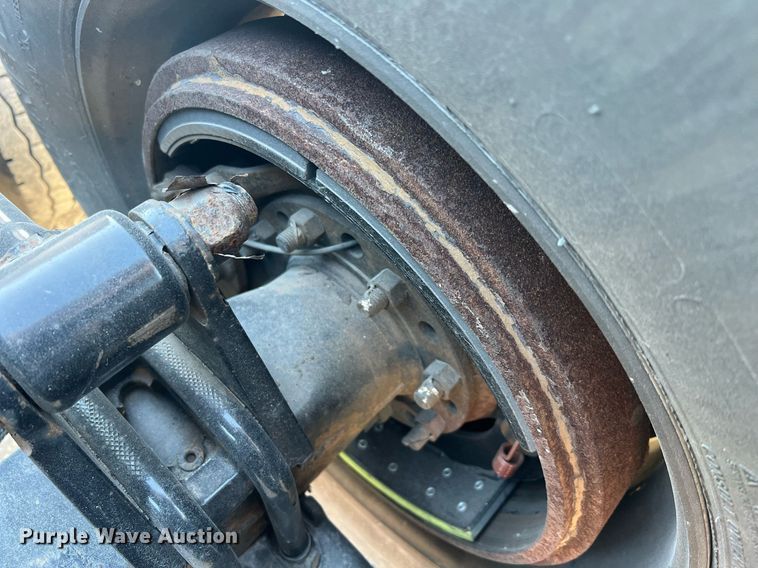 image for item HF9996 2016 Peterbilt  587 semi truck