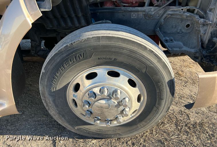 image for item HF9996 2016 Peterbilt  587 semi truck