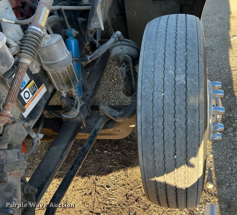 image for item HF9996 2016 Peterbilt  587 semi truck