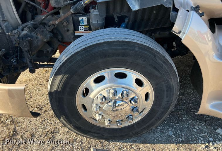 image for item HF9996 2016 Peterbilt  587 semi truck