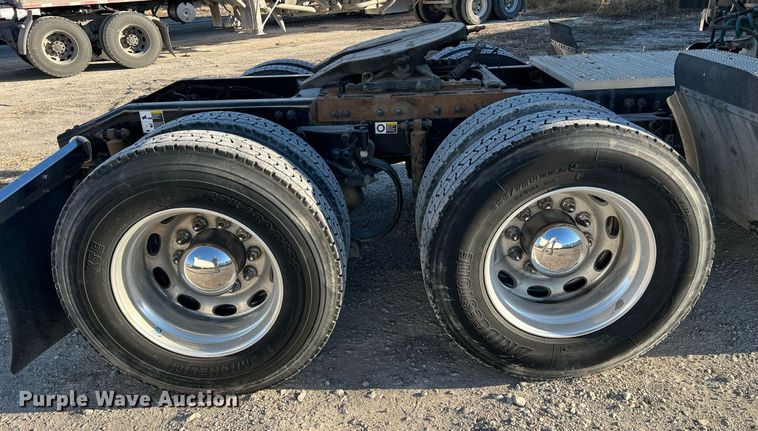 image for item HF9996 2016 Peterbilt  587 semi truck