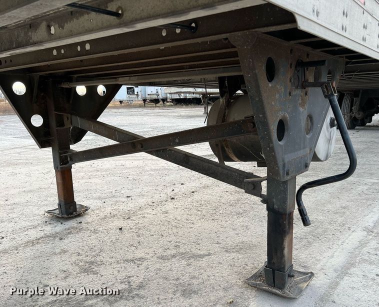 image for item HF9997 2005 Utility VS2R  refrigerated van trailer