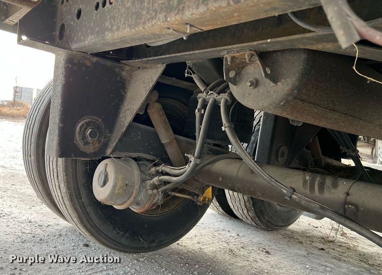 image for item HF9997 2005 Utility VS2R  refrigerated van trailer