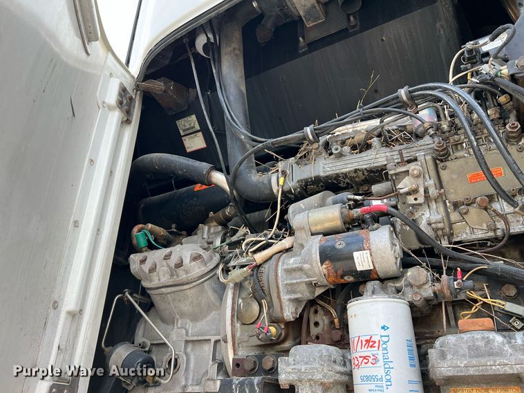 image for item HF9997 2005 Utility VS2R  refrigerated van trailer